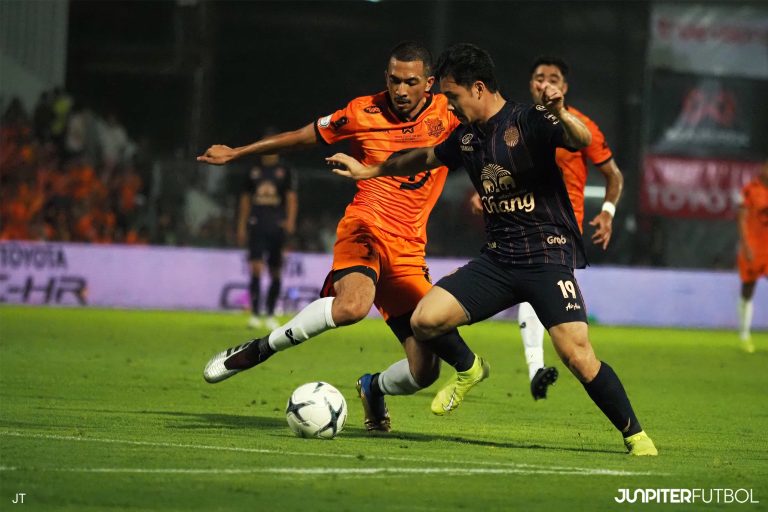 PT Prachuap lifted Toyota League Cup after marathon penalty shootout victory over Buriram United